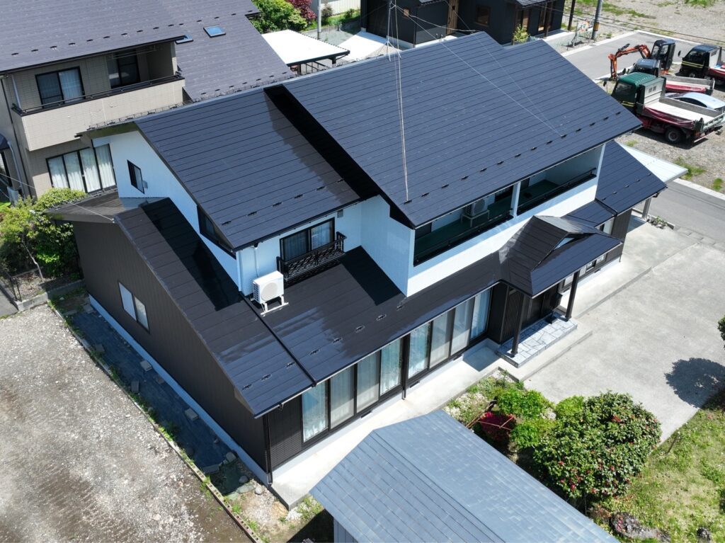 【奥州市】屋根・外壁塗装は専門業者にお願いしたい!遮熱塗料での塗装をお願いしました!