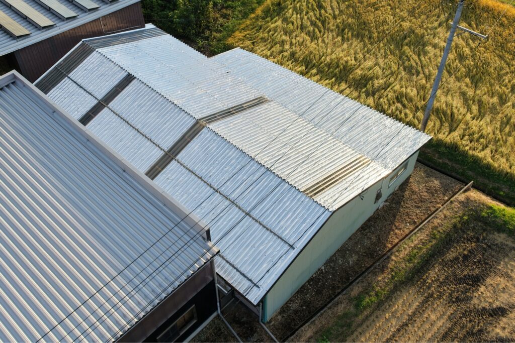 【花巻市】倉庫・作業場の暑さ対策にサーモバリアスカイ工法を施工しました。