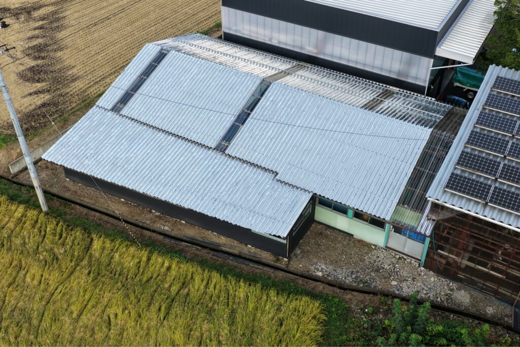 【花巻市】倉庫・作業場の暑さ対策にサーモバリアスカイ工法を施工しました。