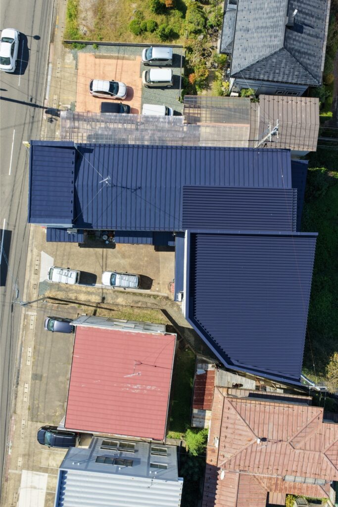 【奥州市】工場の屋根塗装を遮熱塗料で実施しました！