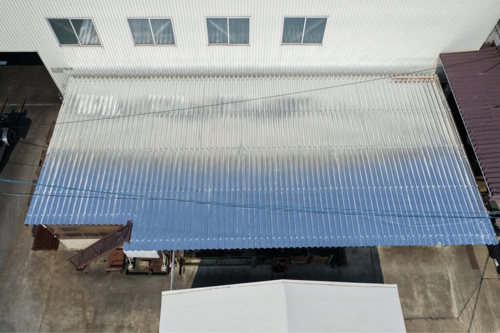 【金ヶ崎町】作業場の熱中症対策にサーモバリアスカイ工法を施工しました。